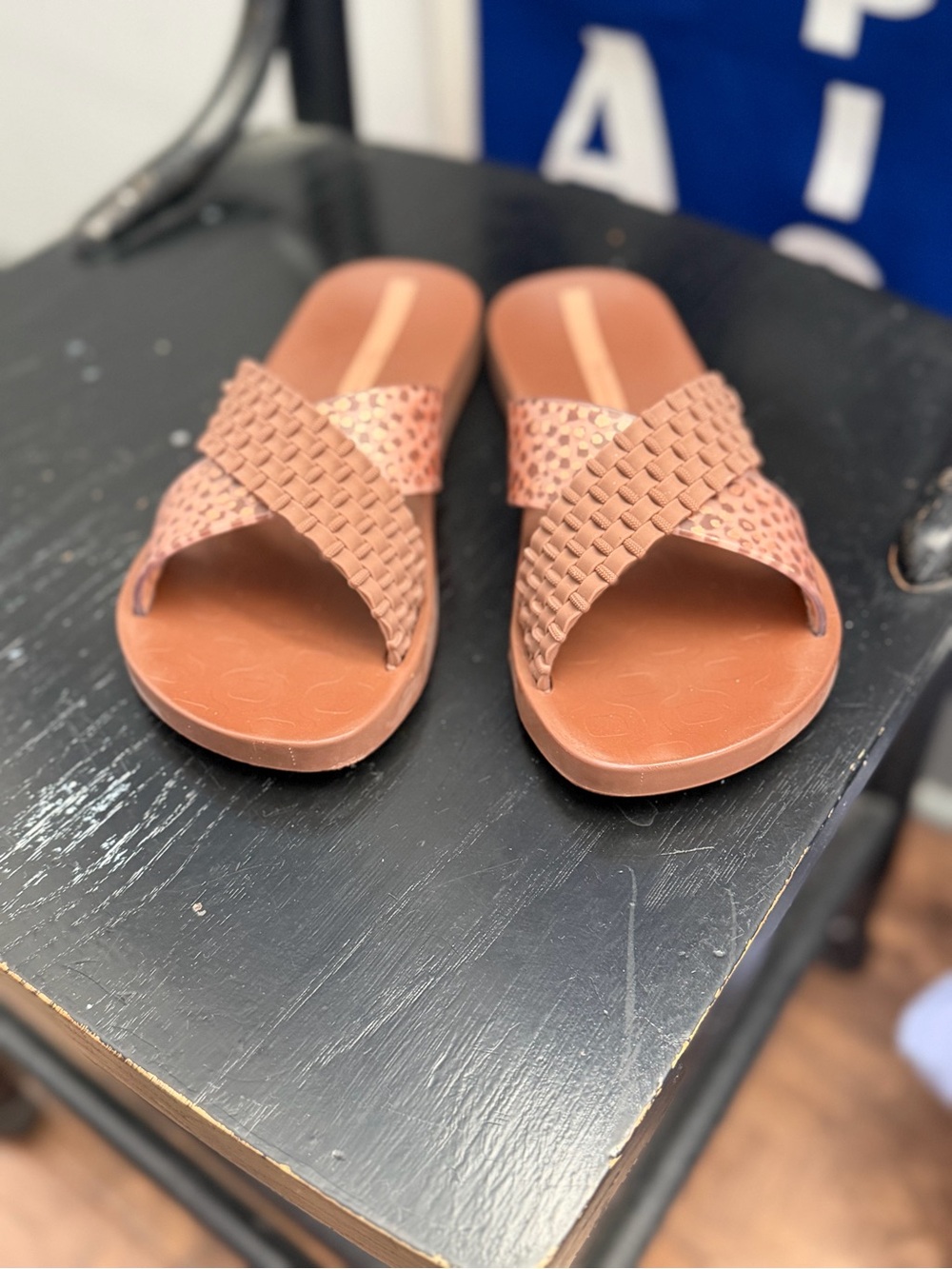 Ipanema Women's Tan Woven Cross-Strap Slide Sandals